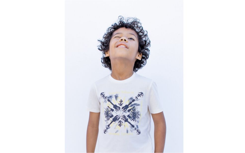 Boys’ ecru ukuleles image organic cotton T-shirt