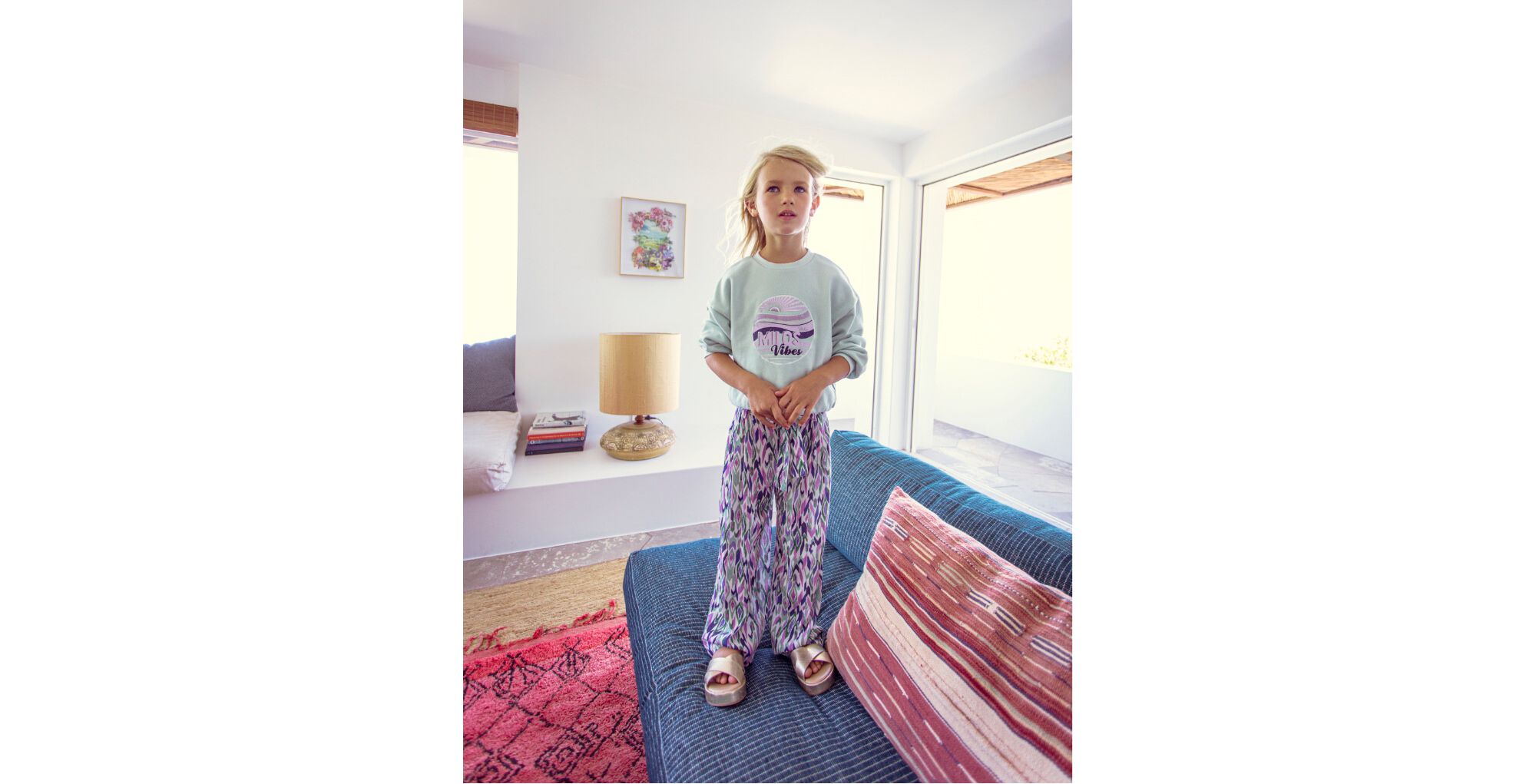Cremeweiße Mädchenhose mit Ikat-Rautenprint