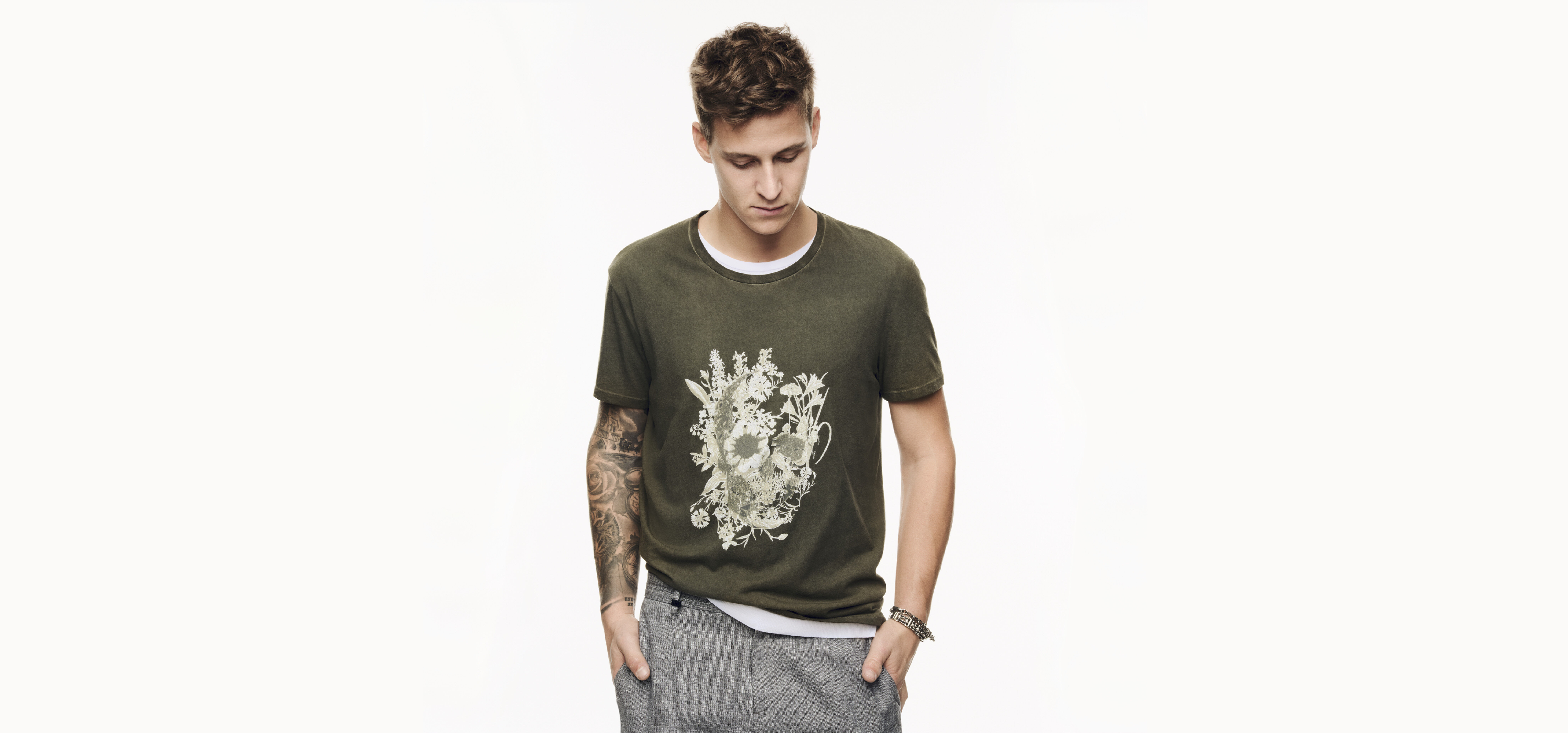 Khaki Herren-T-Shirt aus mit Pflanzen-Totenkopf