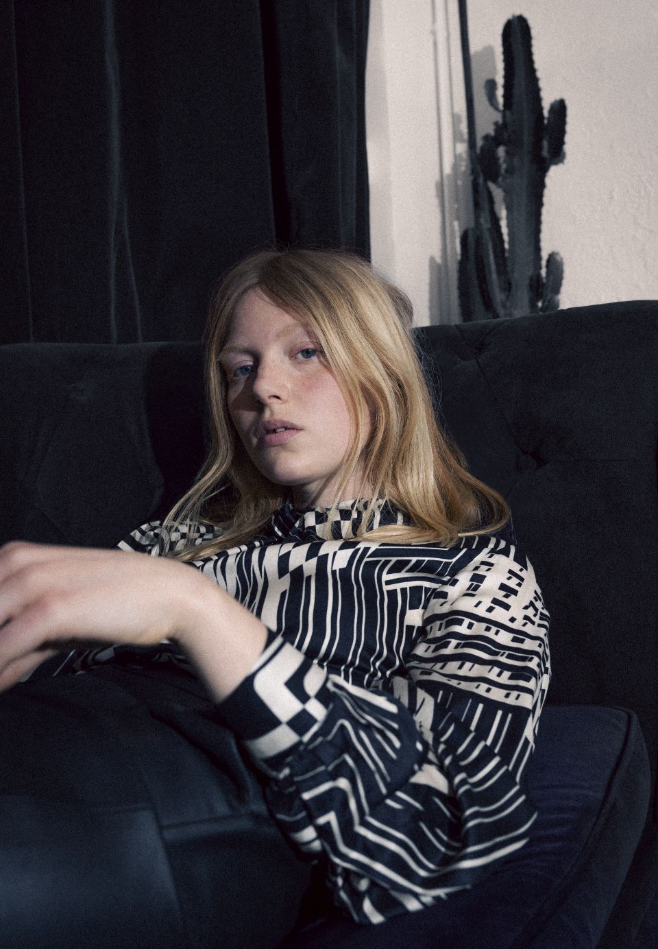 Pure Edition-Blouse noire imprimé graphique Art Déco Femme