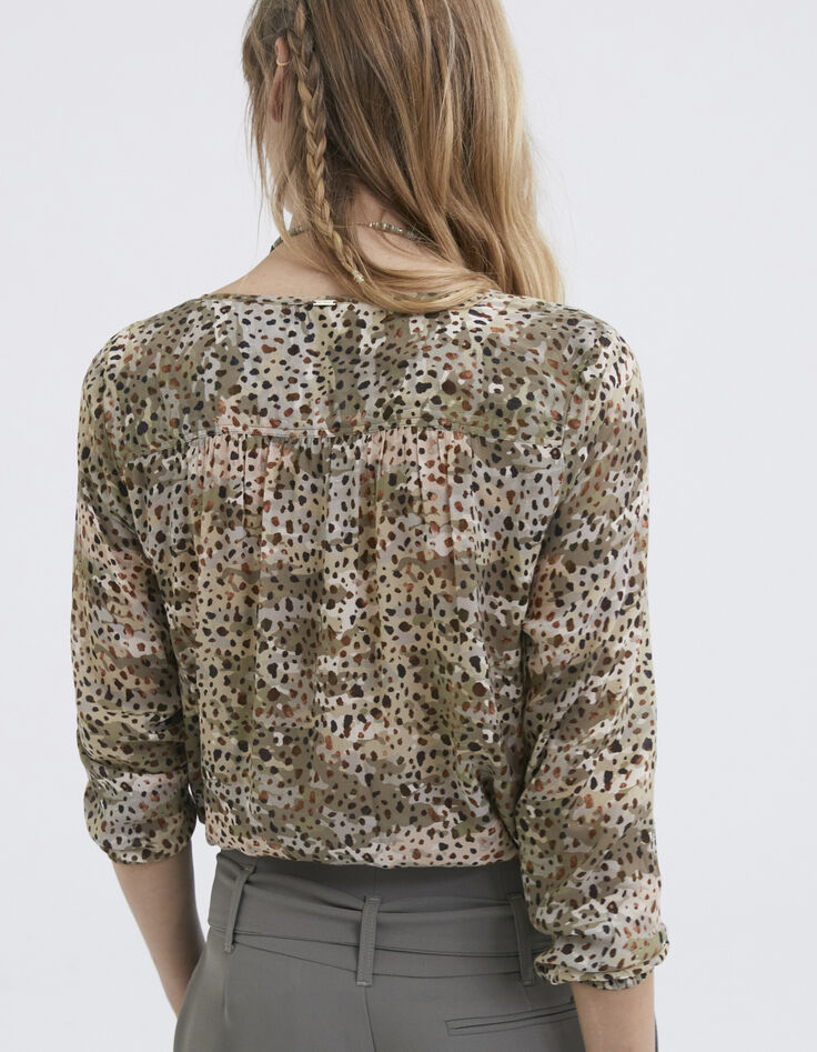 Mandelgrüne Damenbluse mit Animalprint-2