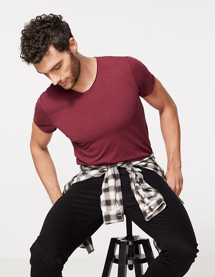 Men’s burgundy Essential V-neck T-shirt-1