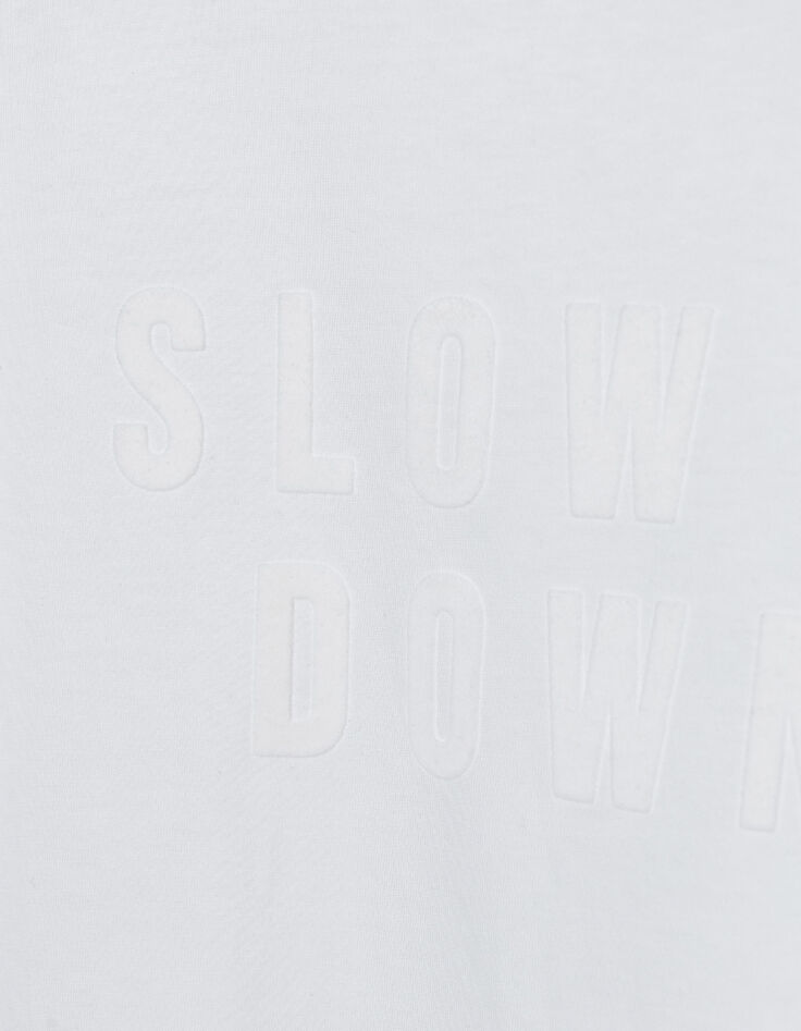 Herren T-Shirt aus wei&szlig;em Samt mit GEFLOCKTER Botschaft-7