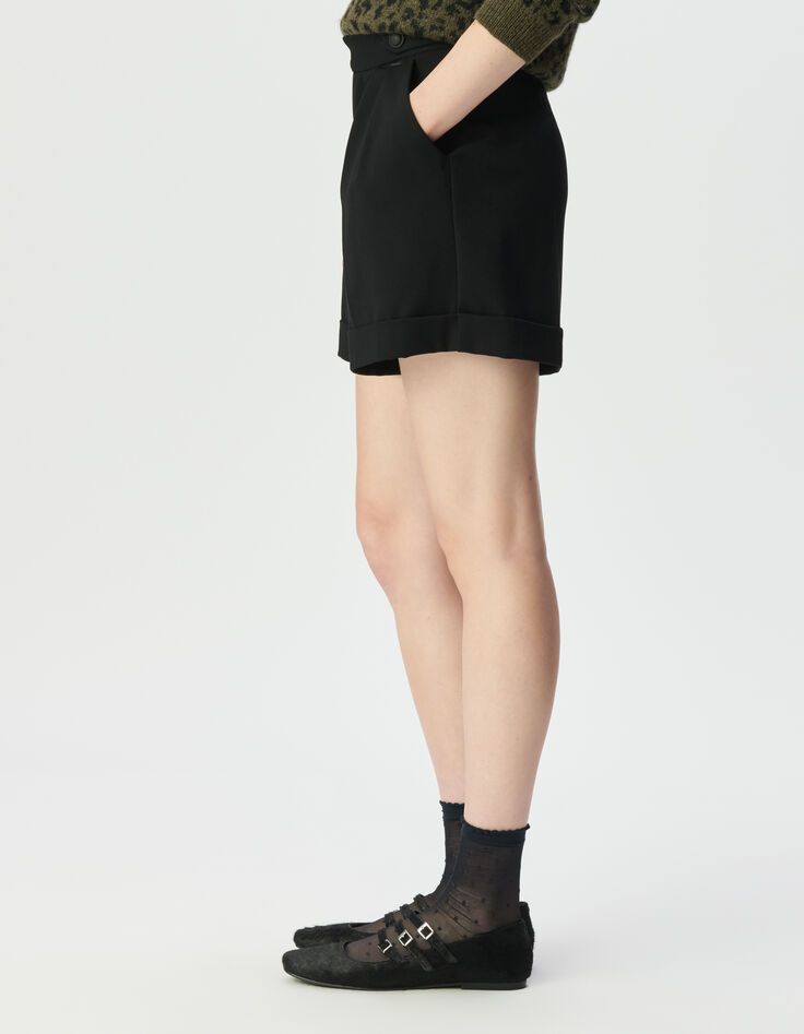Schwarze Damenledershorts mit Revers-3