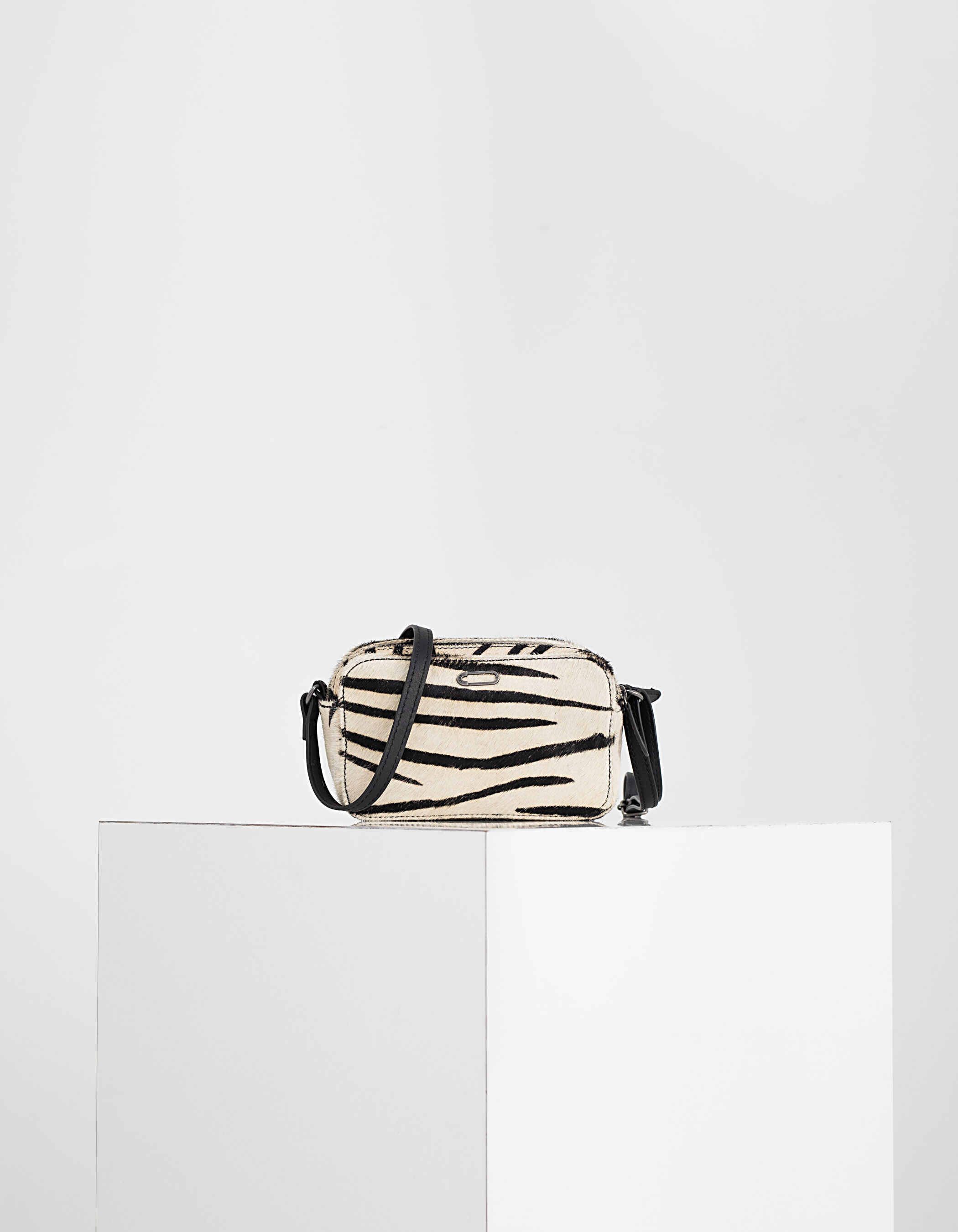 Sac deals ikks messenger