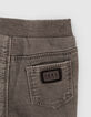 Grijze jeans met print en badge babyjongens-6