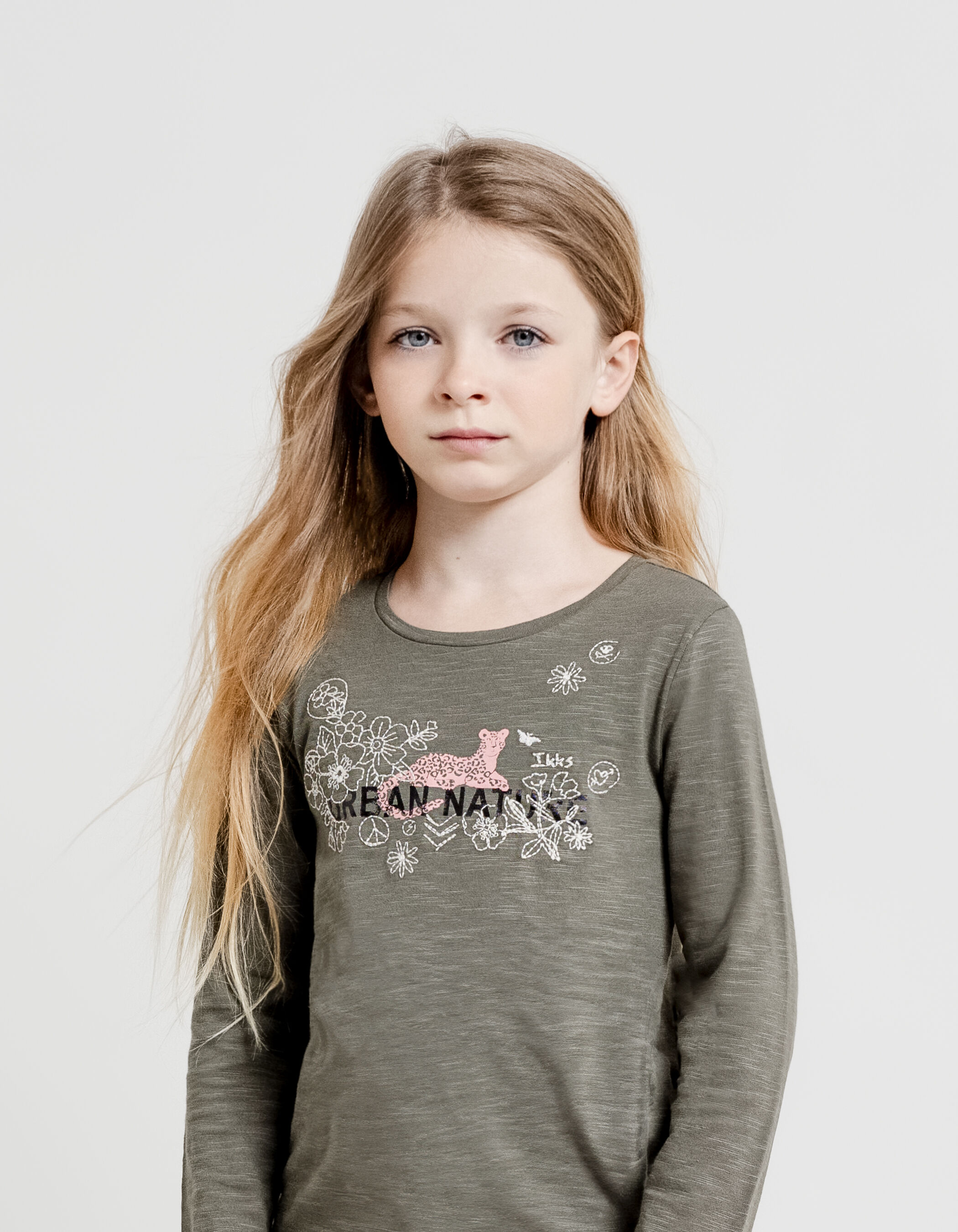 T-shirt kaki coton bio fleurs brodées et léopard fille