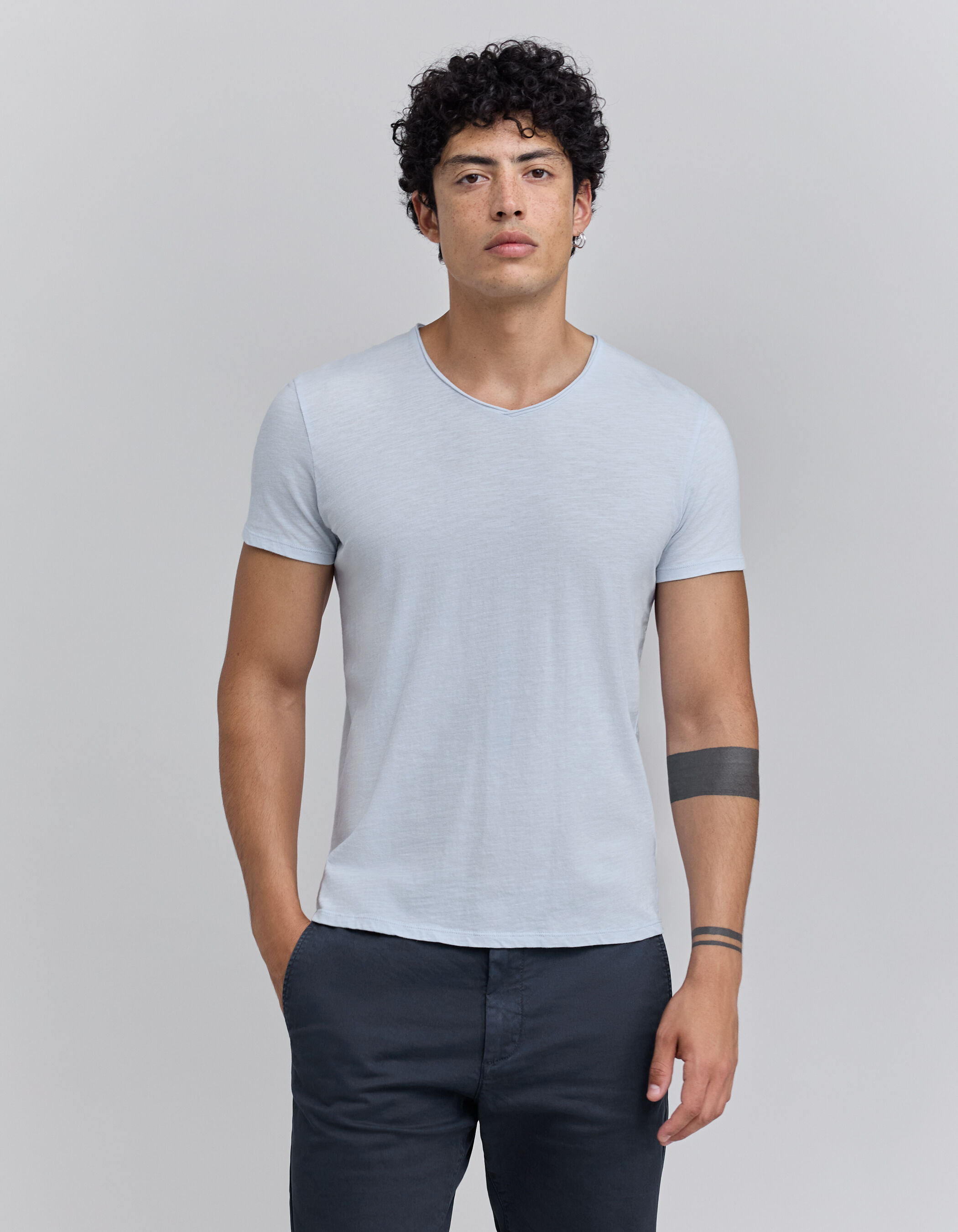 T shirt L Essentiel ciel coton bio encolure V Homme IKKS