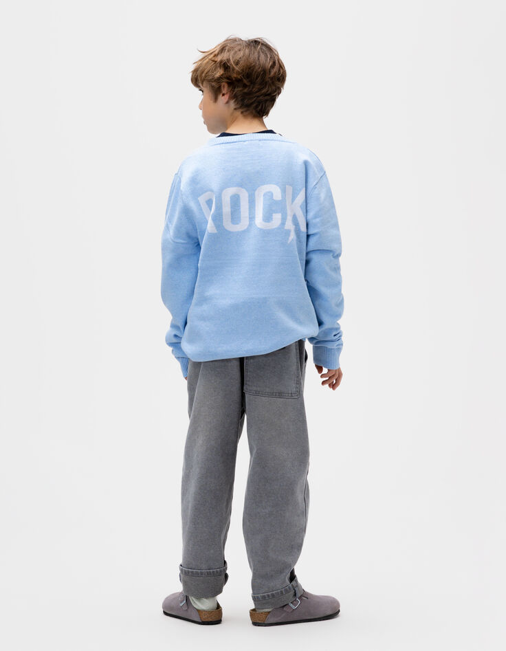 Blauwe gebreide trui jacquard tekst rug jongens-1 Blauwe gebreide trui jacquard tekst rug jongens-1
