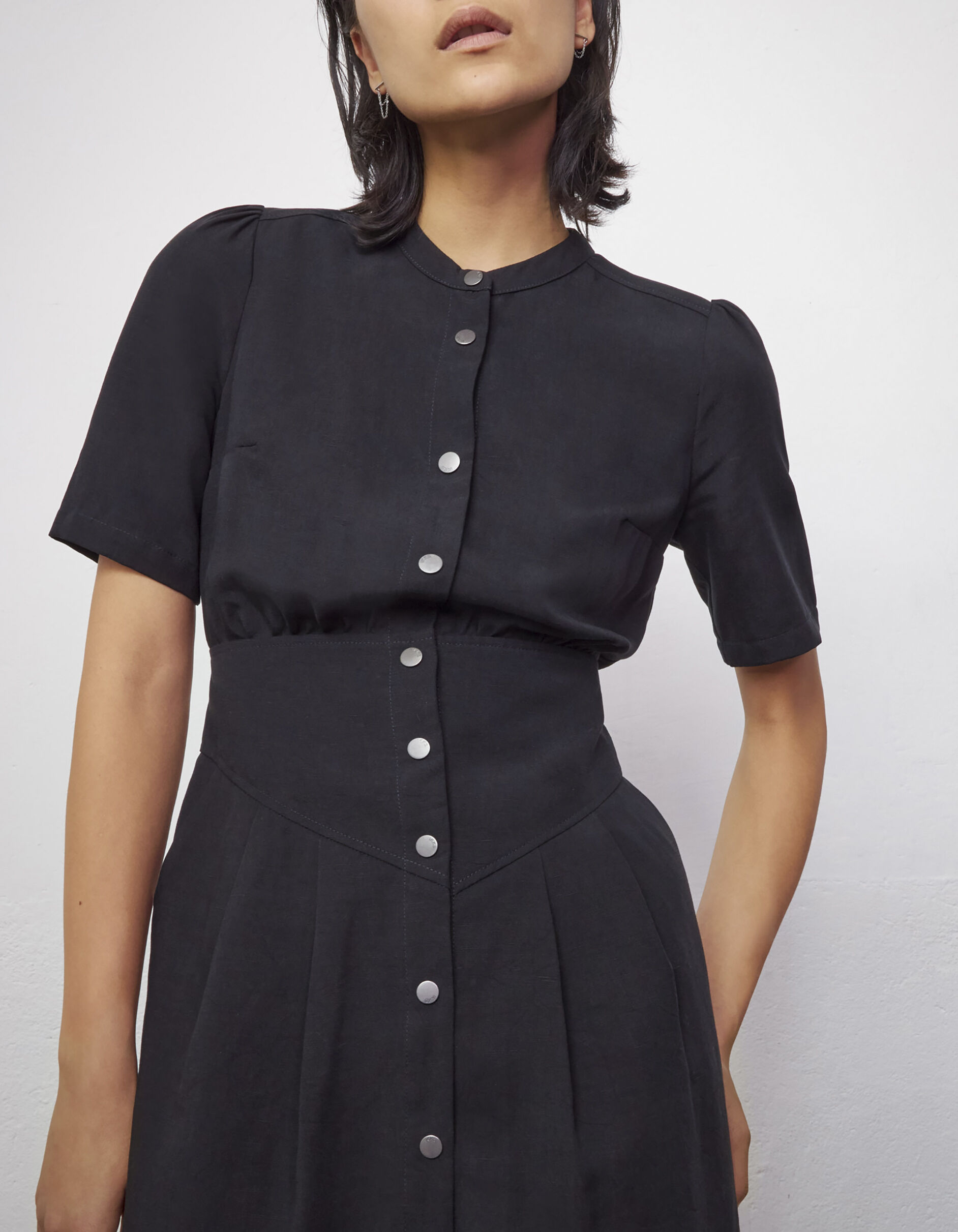 Robe noire boutonnée best sale