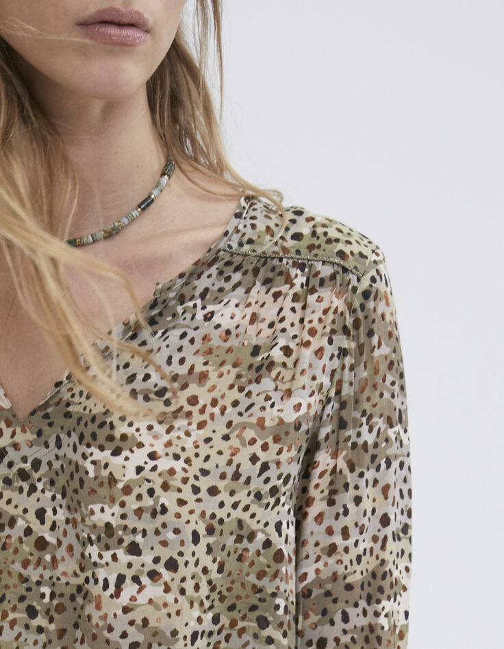 Mandelgrüne Damenbluse mit Animalprint-4