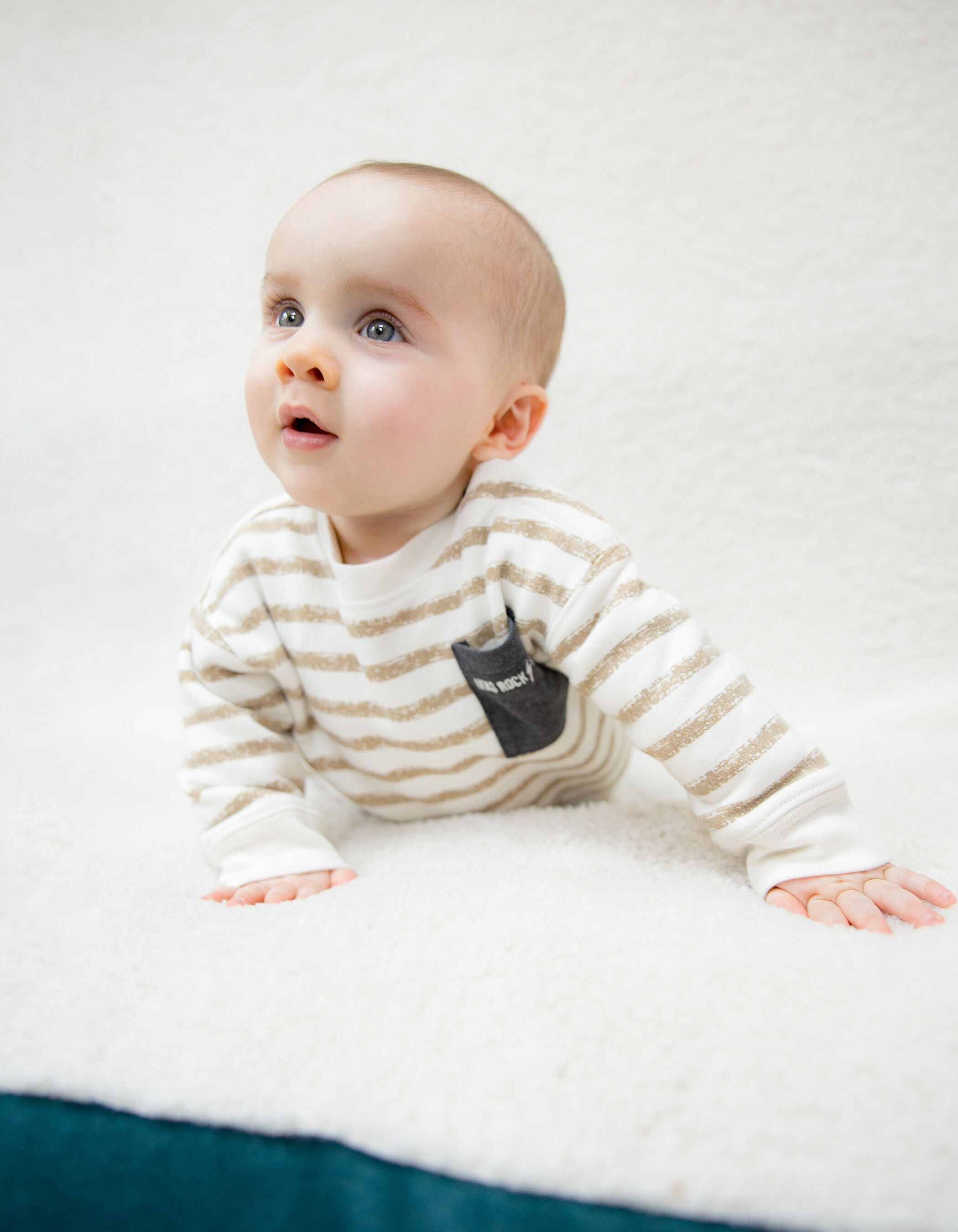 Sweatshirt Ecru gestreift Stick graue Tasche Baby Boy IKKS