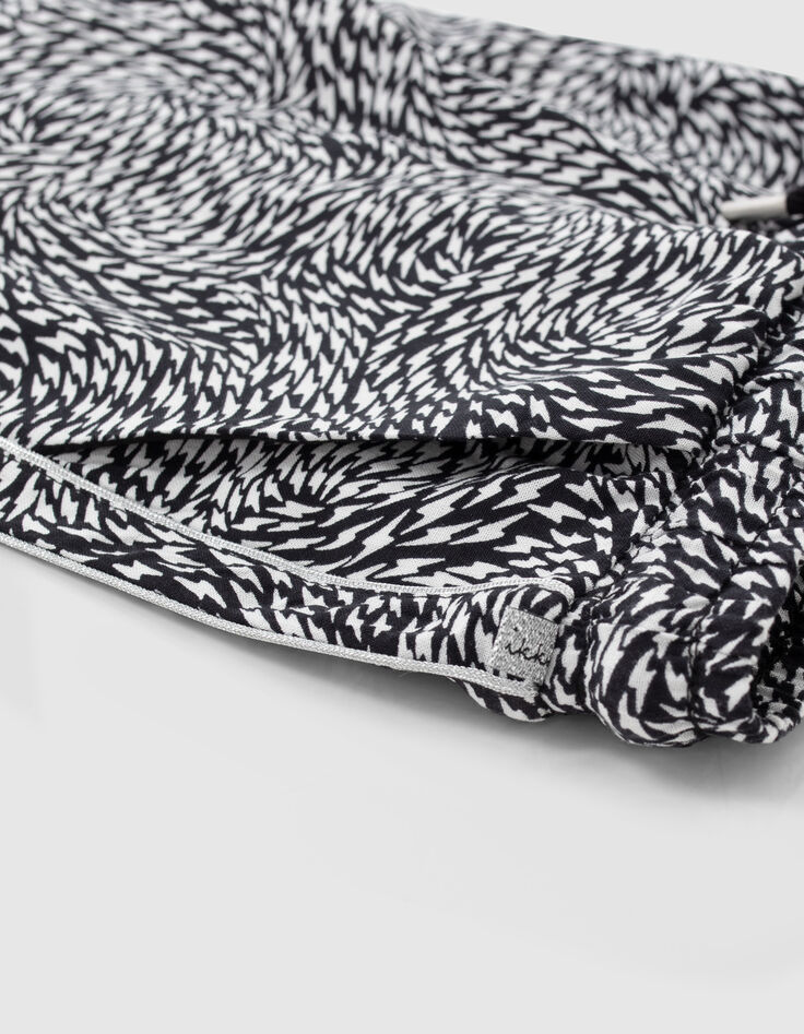 Schwarze Mädchenhose aus LENZING™ ECOVERO™ mit Grafikprint-5