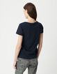 Camiseta de mujer azul marino con cuello en V y espalda bordada en espiga-2