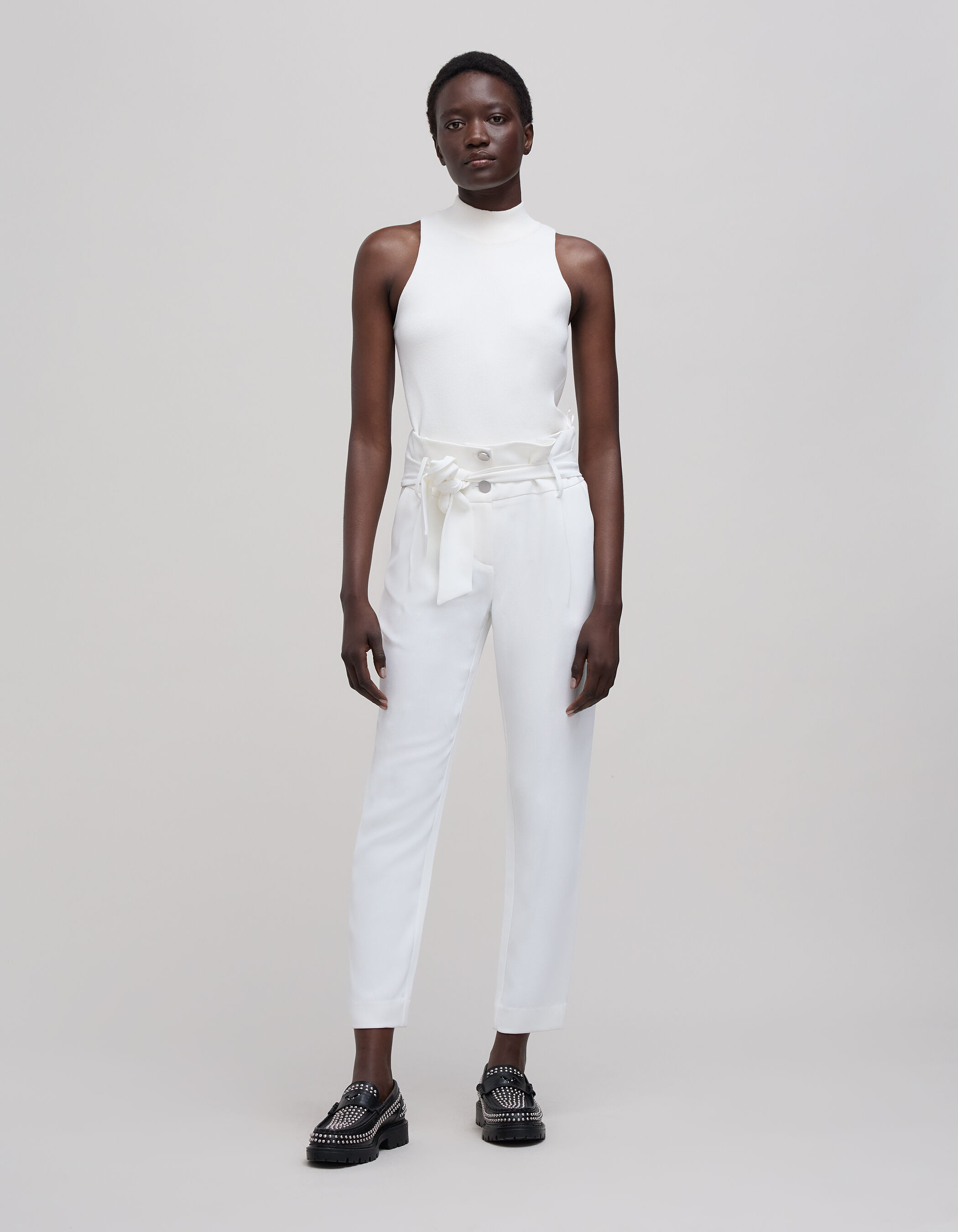 Pantalon blanco reciclado tiro alto cinturon IKKS