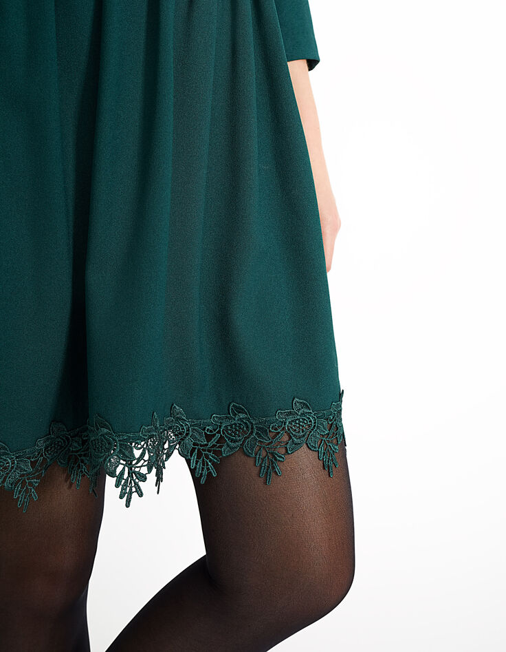 Robe vert pinegreen bordée de dentelle I.Code-2 Robe vert pinegreen bordée de dentelle I.Code-2