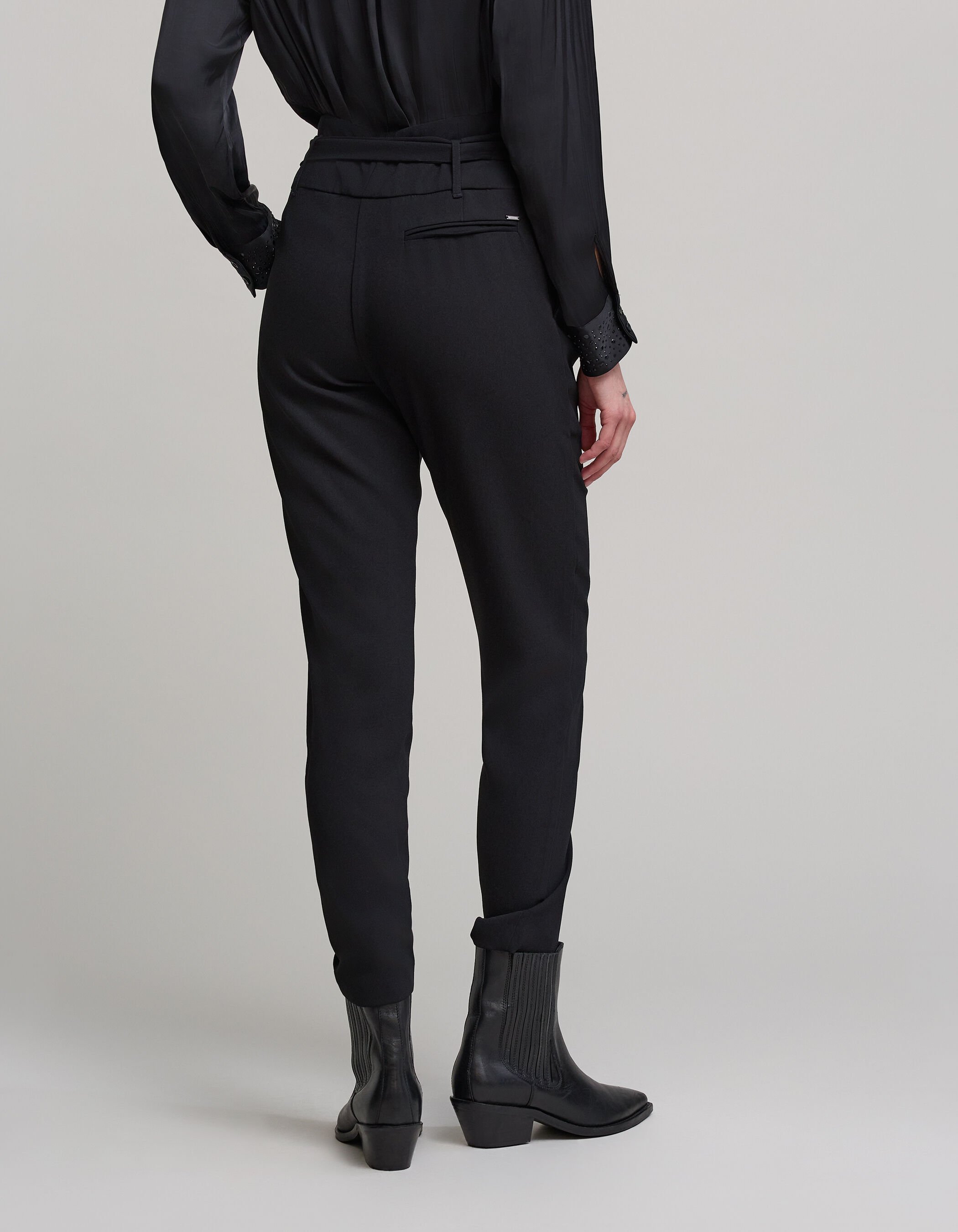 Pantalon en cr pe noir taille haute femme