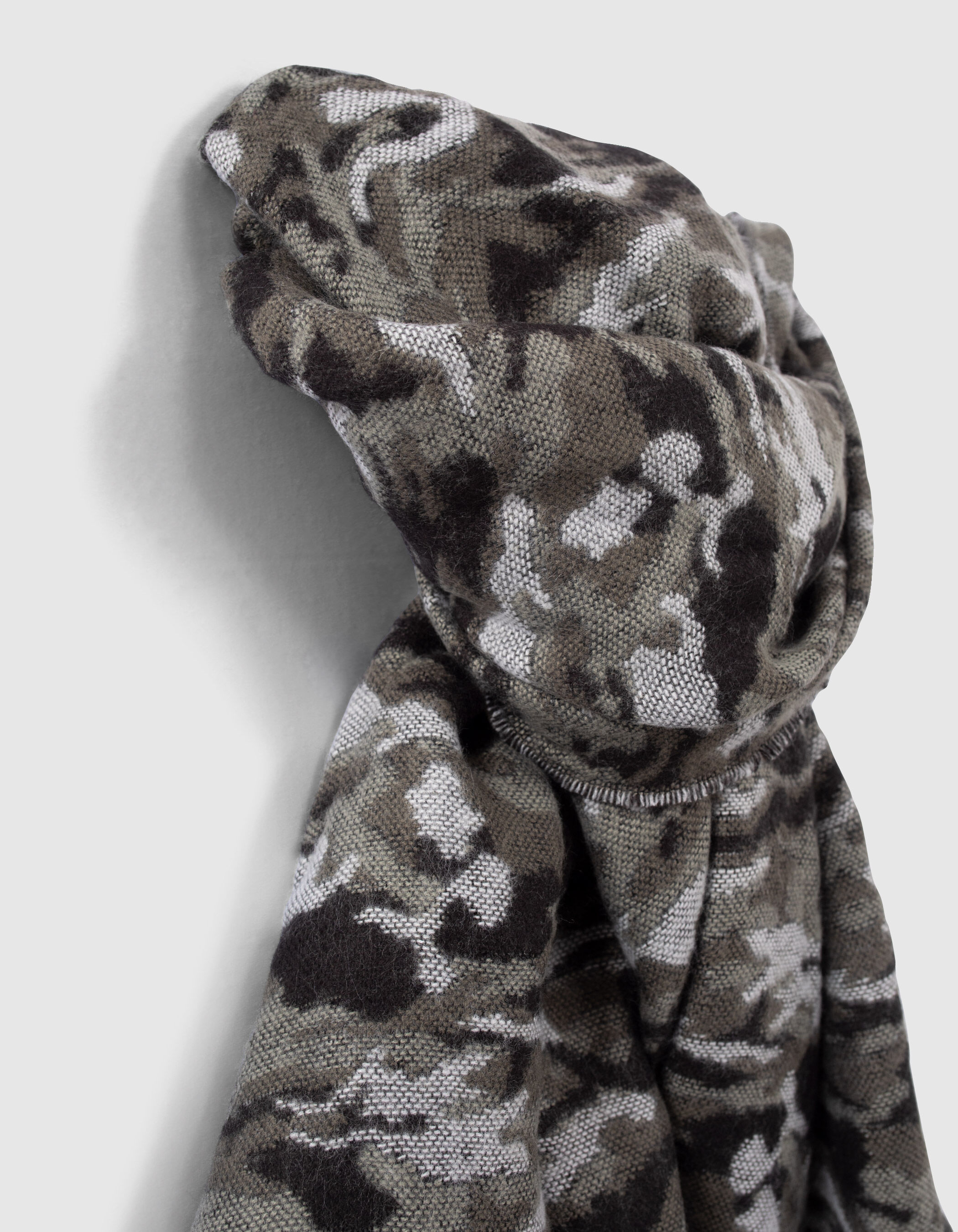 Echarpe noire motif camouflage fille