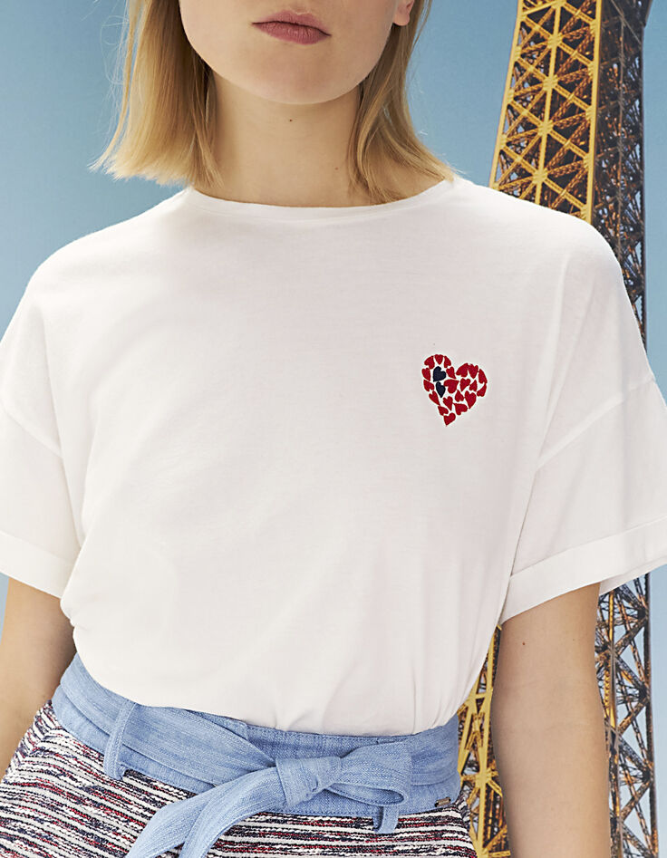 Tee-shirt en coton blanc cassé cœurs brodés poitrine femme-5