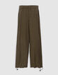 Pantalones anchos en color caqui con bajos fluidos-6