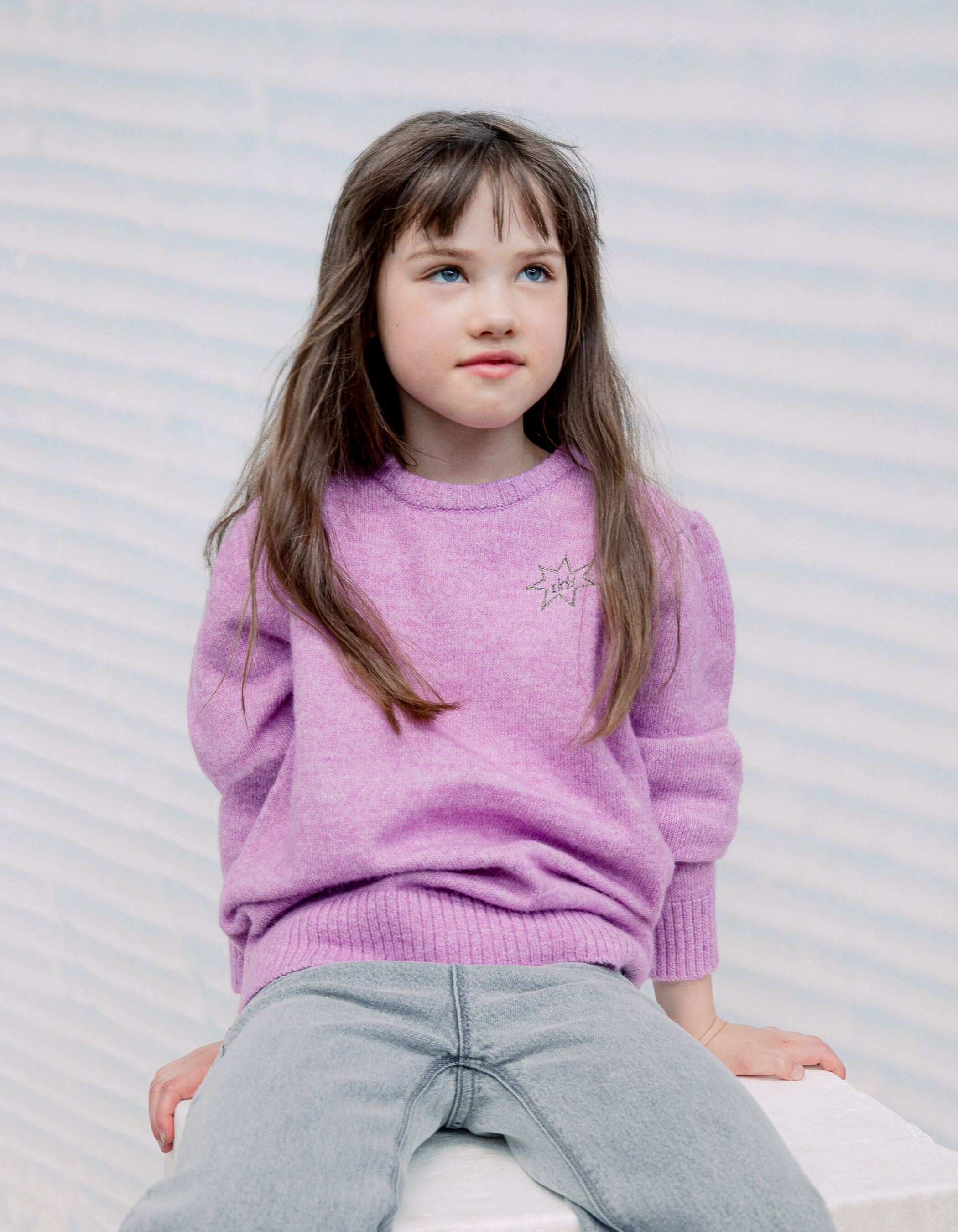 Pull rose fonc tricot avec broderie fille