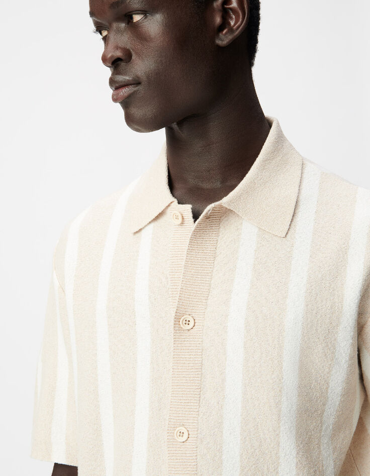 Camisa de punto beige de manga corta con rayas anchas-4