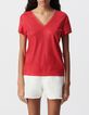 Tee-shirt rouge encolure V devant et dos-2
