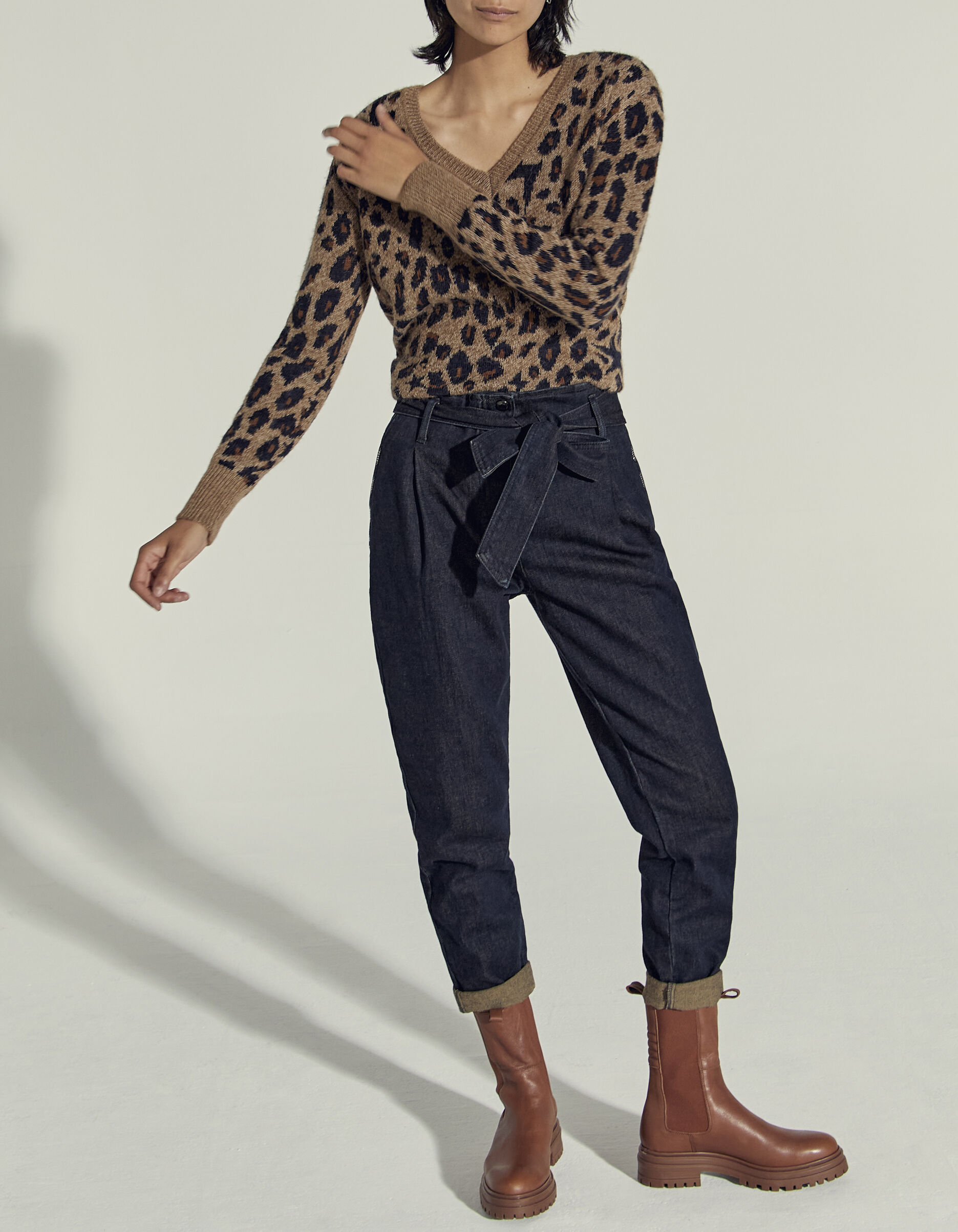 Women s blue cropped paper bag jeans with belt and jeweled pockets IKKS