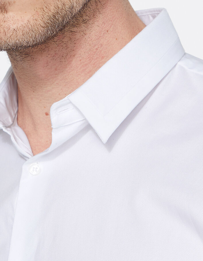 Weißes REGULAR-Herrenhemd mit Details am Kragen - IKKS