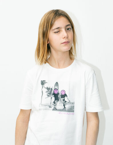 Boys’ white organic cotton T-shirt, SMILEYWORLD skaters photo - IKKS