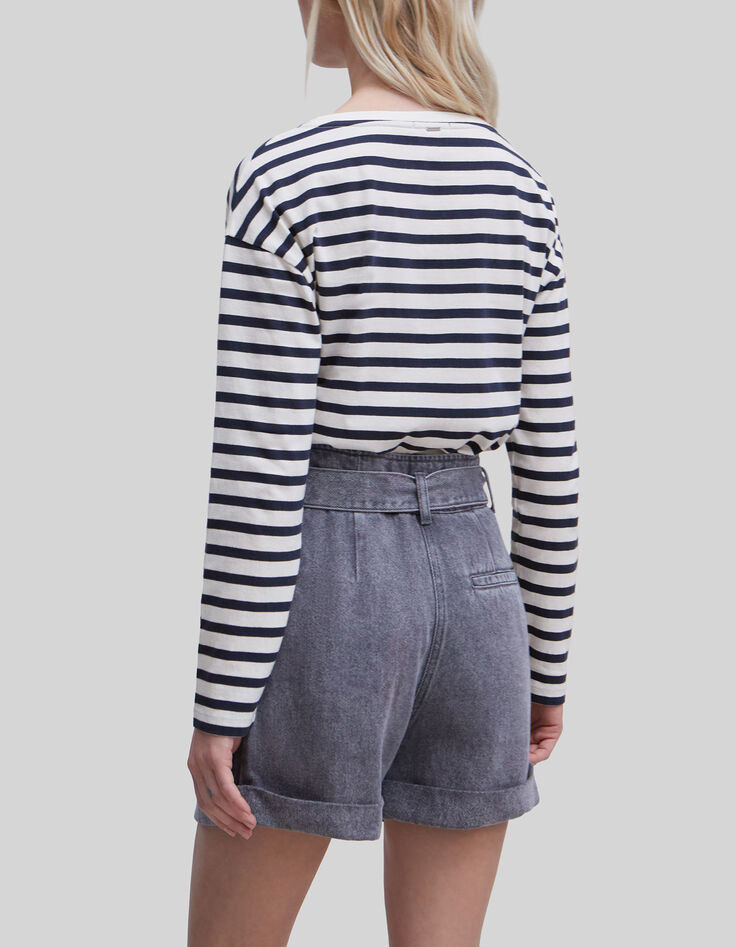 Cremewei&szlig;es Damenmatrosenshirt mit Totenkopf mit Nieten-3