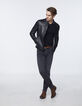 Schwarzer Herrenpullover mit V-Ausschnitt und Brusttasche-5