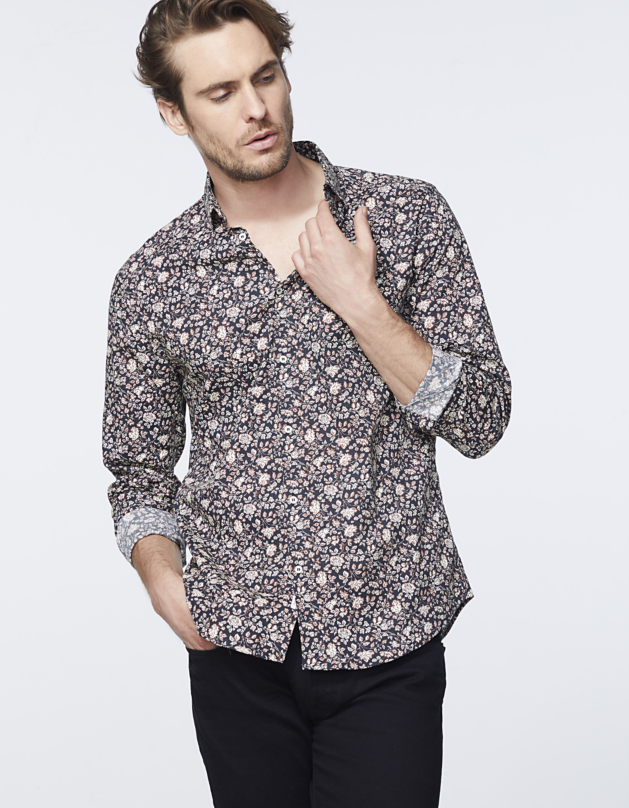 Camisa negra shop estampada hombre