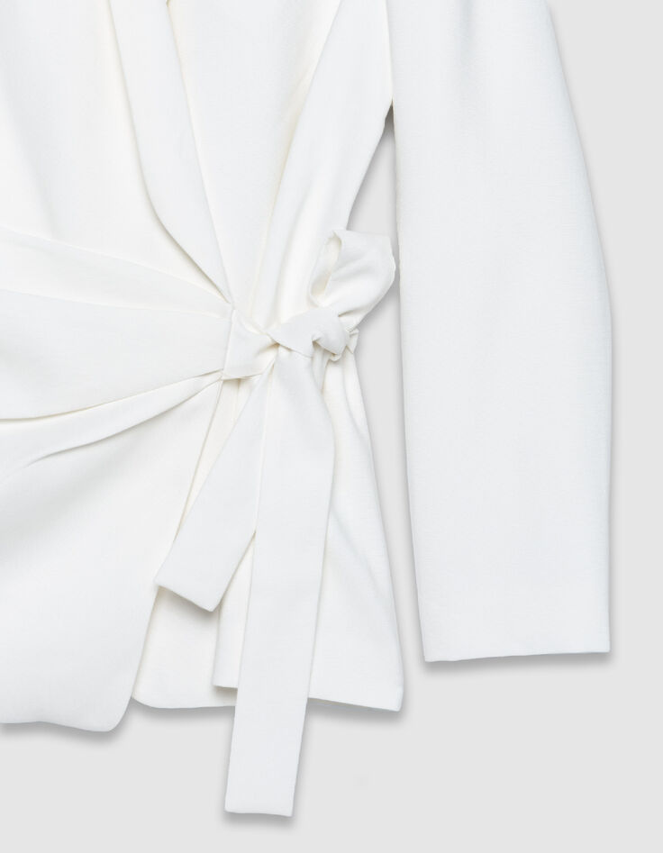 Wei&szlig;e Anzugjacke f&uuml;r Damen mit geknoteten Seiten-5