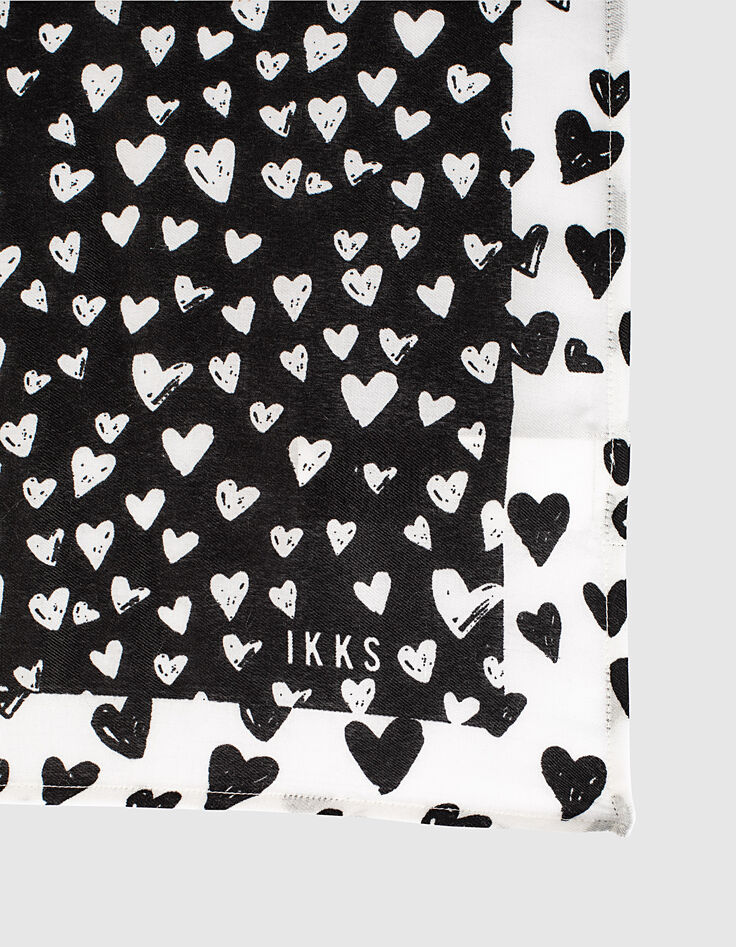 Fular cuadrado blanco y negro con corazones ni&ntilde;a-4