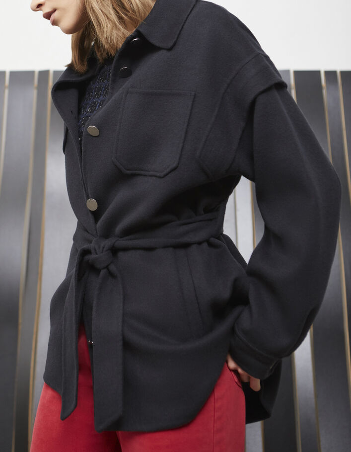 Abrigo sobrecamisa negro cinturón mujer - IKKS