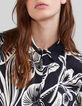Camisa negra estampado tropical Mujer-4