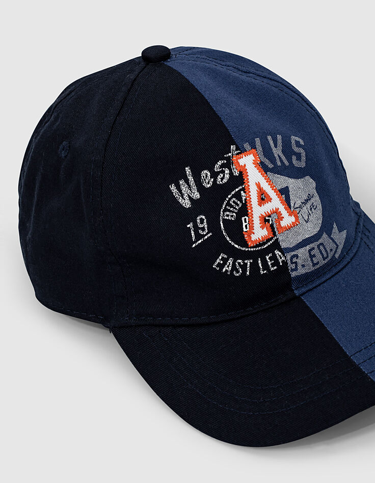 Gorra navy y negra print y escudo letra niño -2