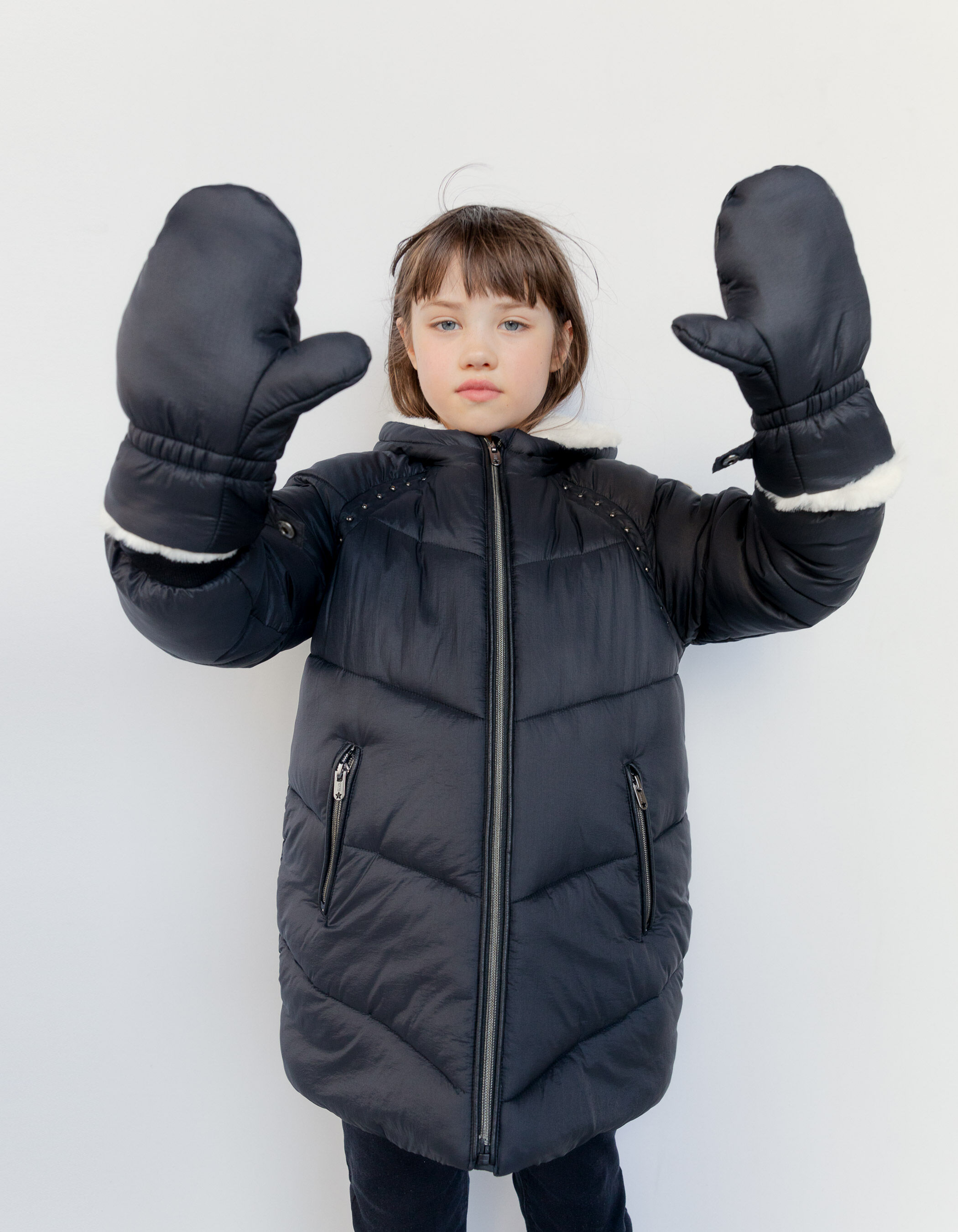 Doudoune noire fourr e recycl e avec moufles fille