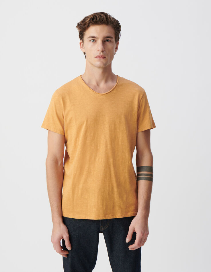 Men’s turmeric organic cotton Essential V-neck T-shirt-2
