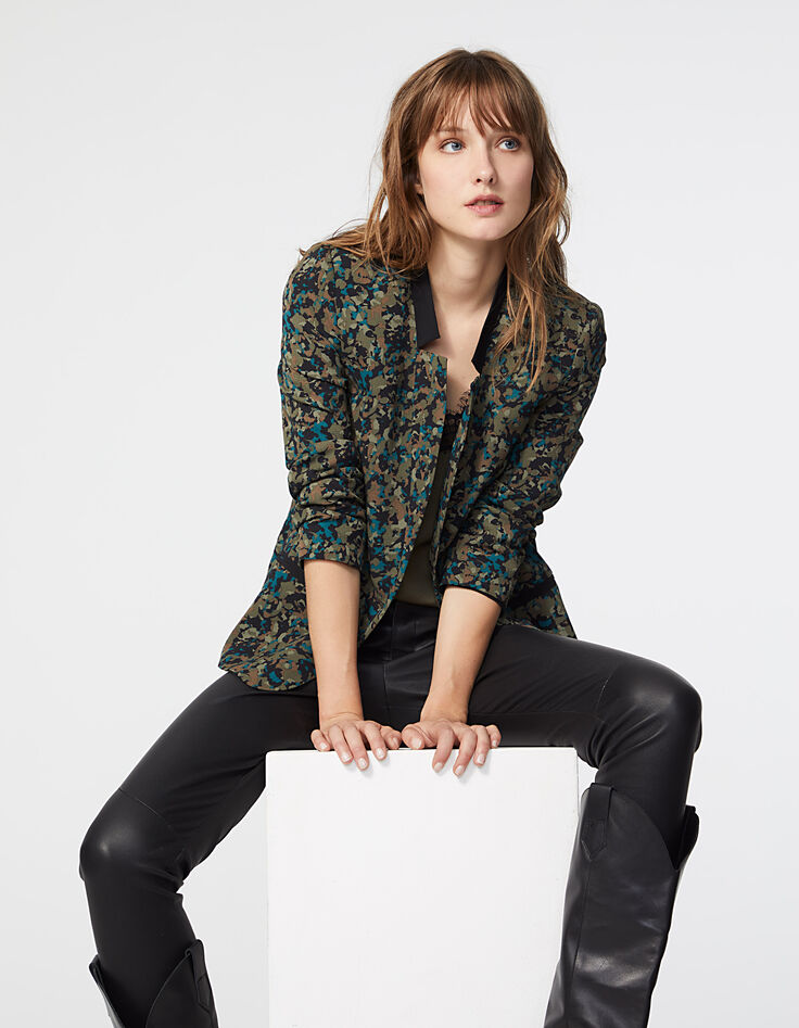 Americana de crepé estampado camuflaje mujer-1