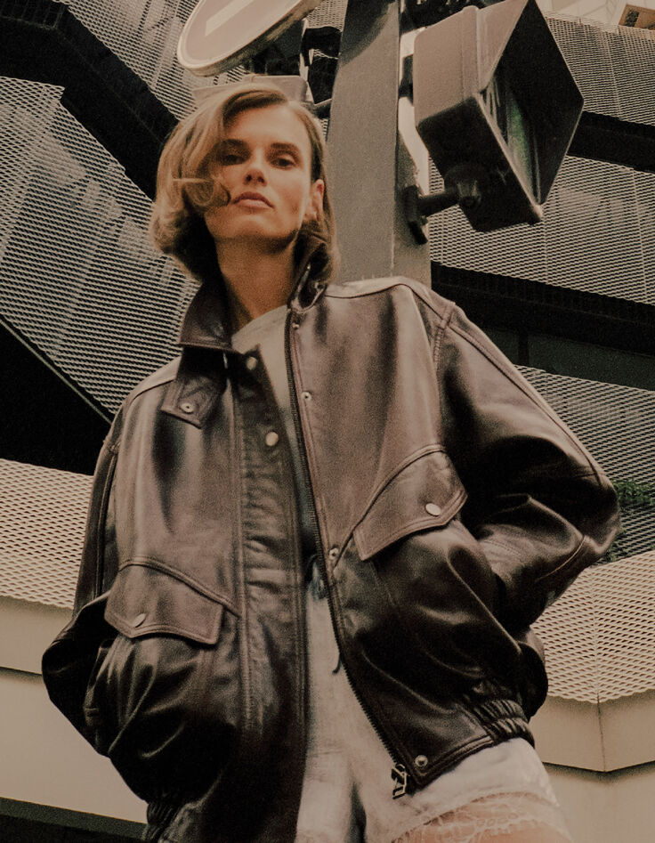 Bomber oversize de mujer en piel burdeos-2