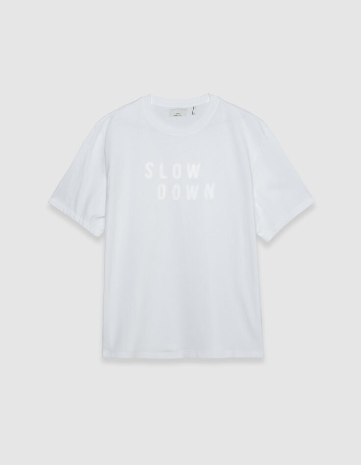 Herren T-Shirt aus wei&szlig;em Samt mit GEFLOCKTER Botschaft-6