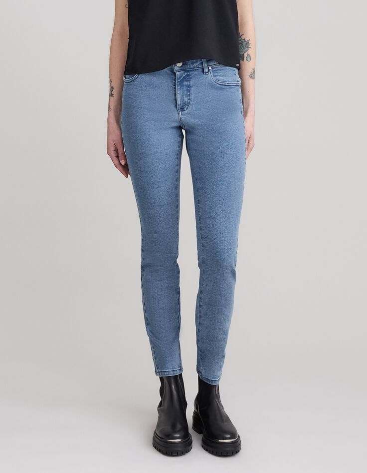 Schlanke blaue wasserlose Powerstretch-Jeans mit Nieten-2