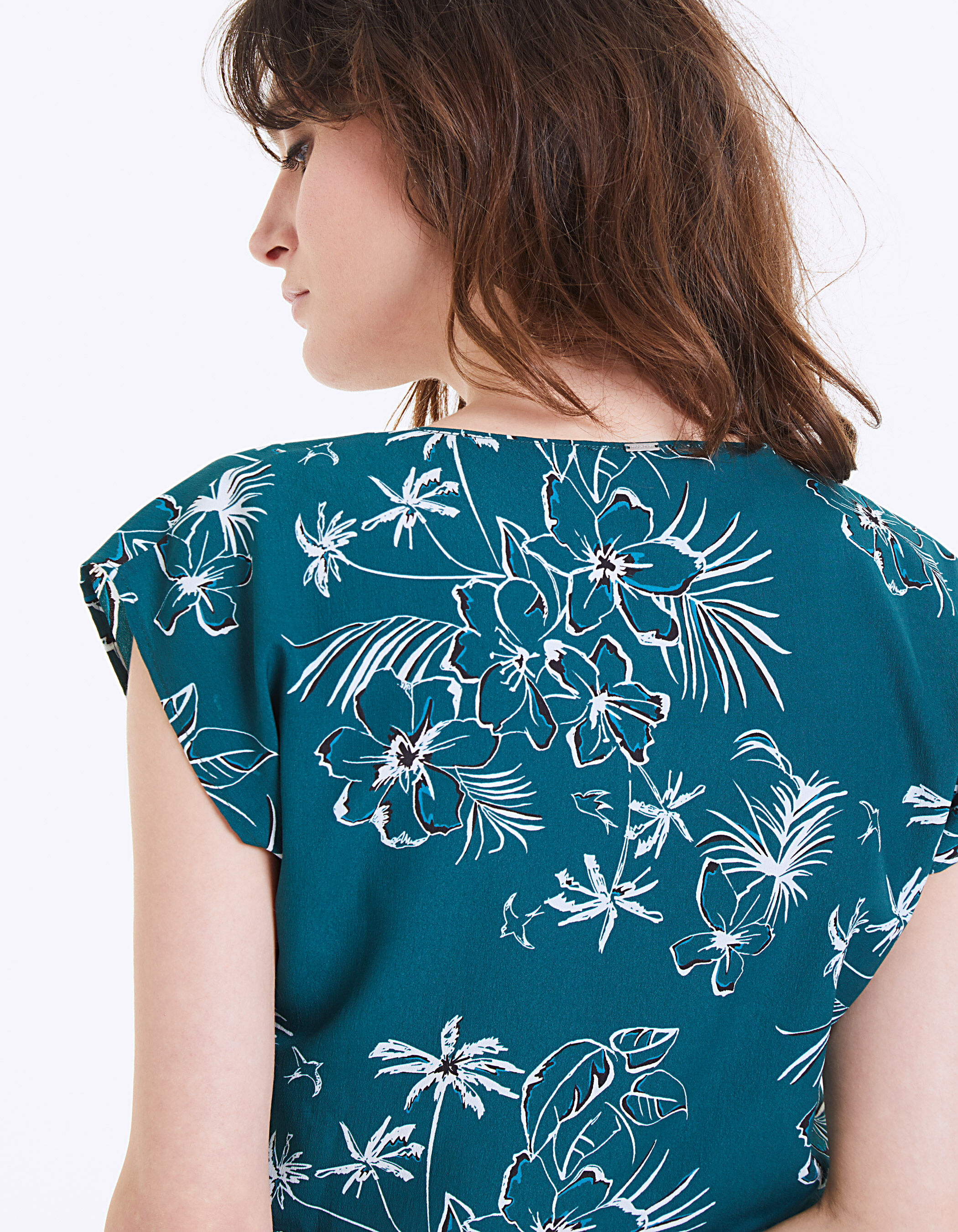 Top de crep estampado palm jungle mujer