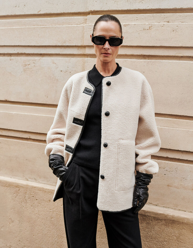 Cremefarbener Sherpa und schwarzer Damen-Wendemantel-9