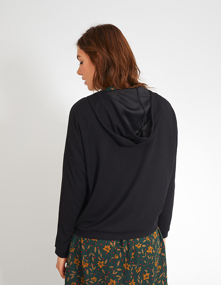 Zwart vest met rits, capuchon en geborduurde mouwen I.Code-4