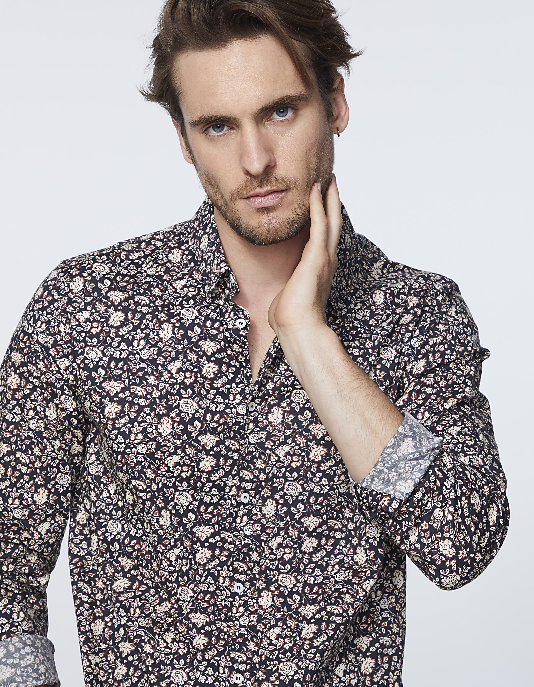 Camisa negra estampada hombre clearance