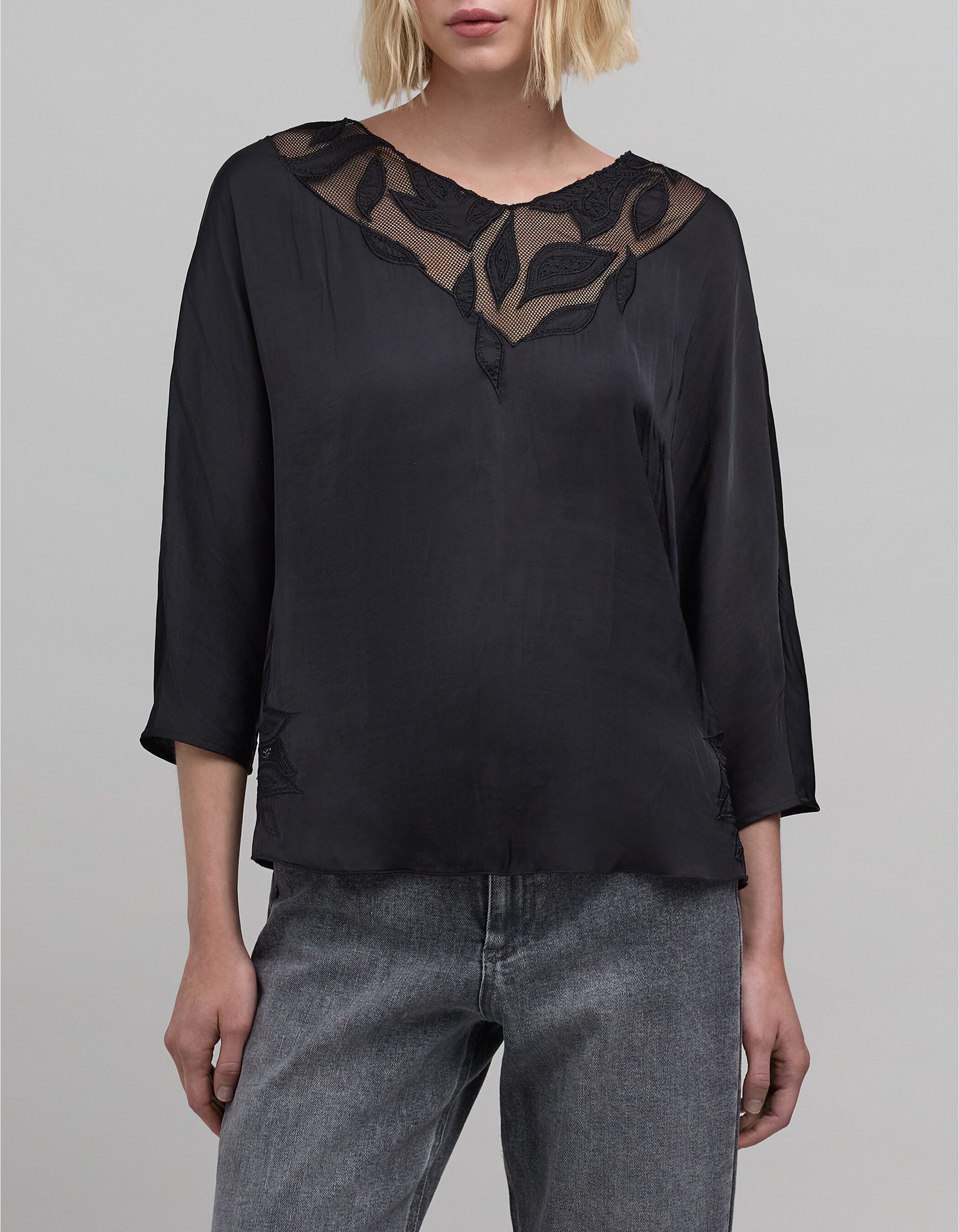 ピケ　Acka. embroidery frill blouse ピケ様専用 Acka. embroidery frill blouse - メルカリ