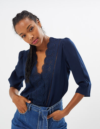 Top bleu marine à encolure V en broderie anglaise I.Code
